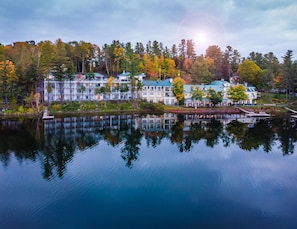 Front of property - Ripplecove Hotel & Spa (Ayers Cliff)