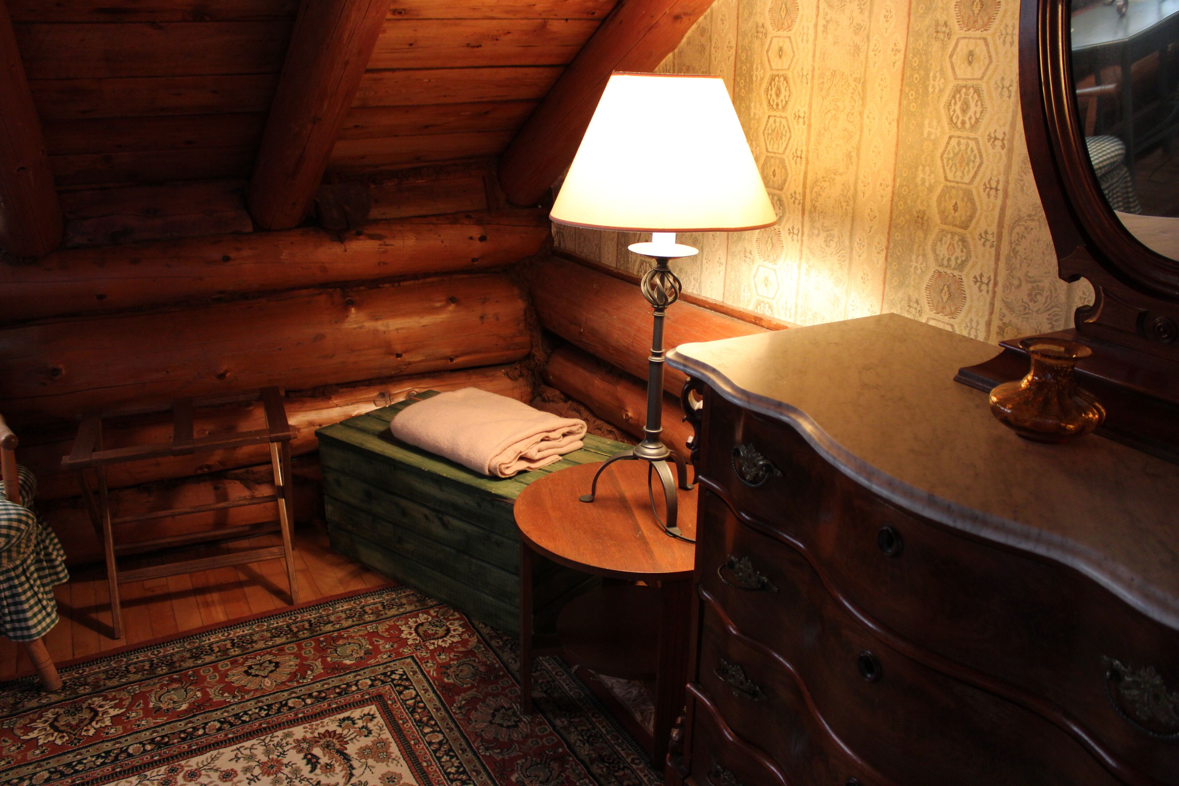 chalet en bois rond, vue et accès au lac | hypo-allergenic bedding, in-room safe, individually decorated