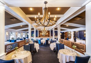 Breakfast, lunch, dinner served; Regional cuisine, ocean views
