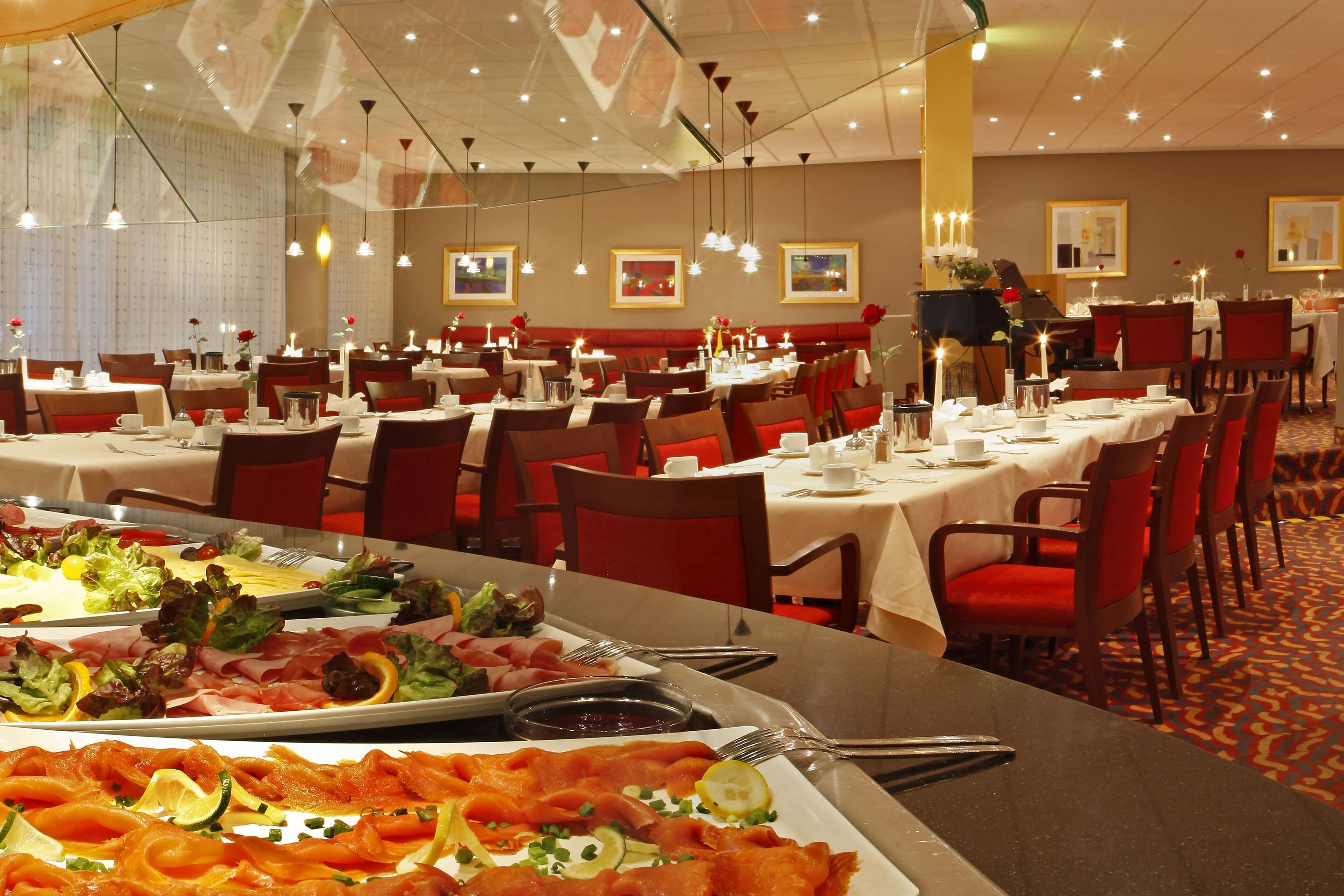 Daily continental breakfast (EUR 17 per person)