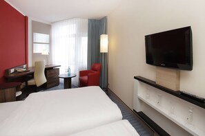 Coffres-forts dans les chambres, bureau, Wi-Fi gratuit, draps fournis
