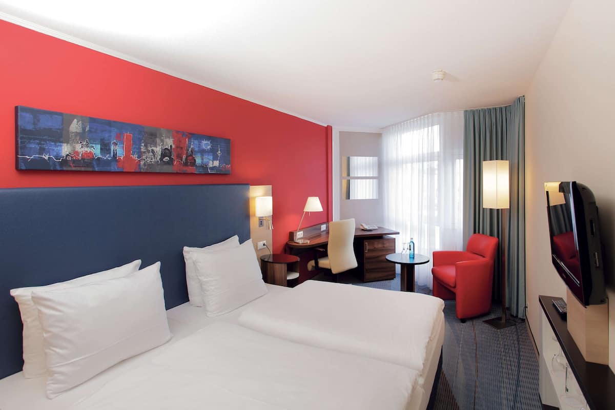 1 bedroom, in-room safe, desk, free wifi