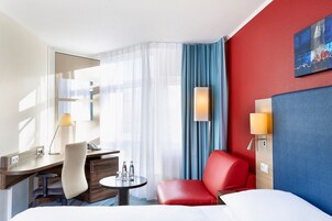 Quarto triplo conforto | Cofres nos quartos, escrivaninha, Wi-Fi de cortesia, roupa de cama