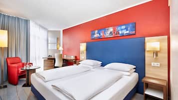 Comfort Triple Room | In-room safe, desk, free WiFi, bed sheets