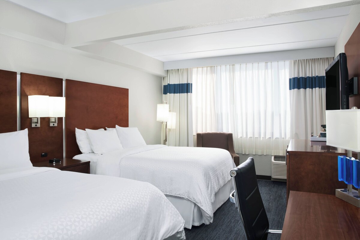 Habitación, 2 camas de matrimonio | Ropa de cama de alta calidad, edredones de plumas, caja fuerte