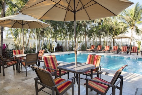 Outdoor pool. Four Points by Sheraton Fort Lauderdale Airport/Cruise Port