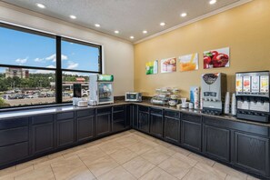 Free buffet breakfast - Quality Inn & Suites Hot Springs-Lake Hamilton (Hot Springs)
