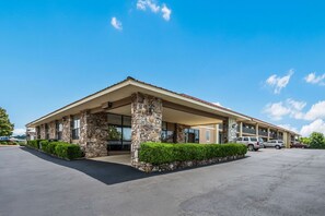 Exterior - Quality Inn & Suites Hot Springs-Lake Hamilton (Hot Springs)