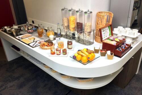 Tägliches Frühstücksbuffet gegen Gebühr