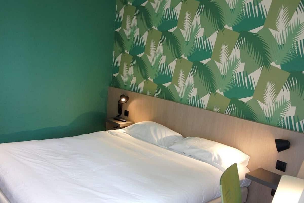 Verdunkelungsvorhänge, schallisolierte Zimmer, Bügeleisen/Bügelbrett