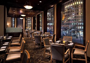 Breakfast, lunch and dinner served - Hyatt Regency Vancouver (Vancouver)
