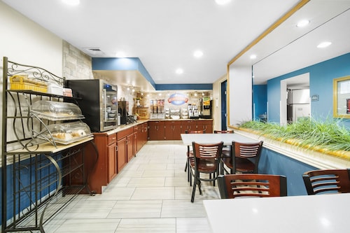 Baymont by Wyndham Muncie Near Ball State University