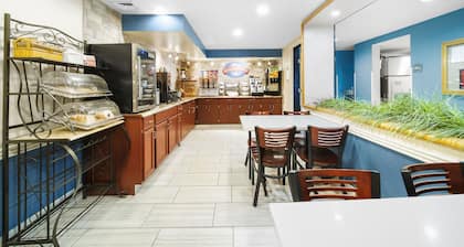Baymont by Wyndham Muncie Near Ball State University