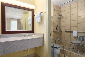 Tina con regadera, amenidades de baño gratuitas, secadora de cabello 