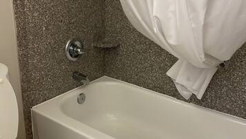 Combined shower/tub, free toiletries, hair dryer, towels