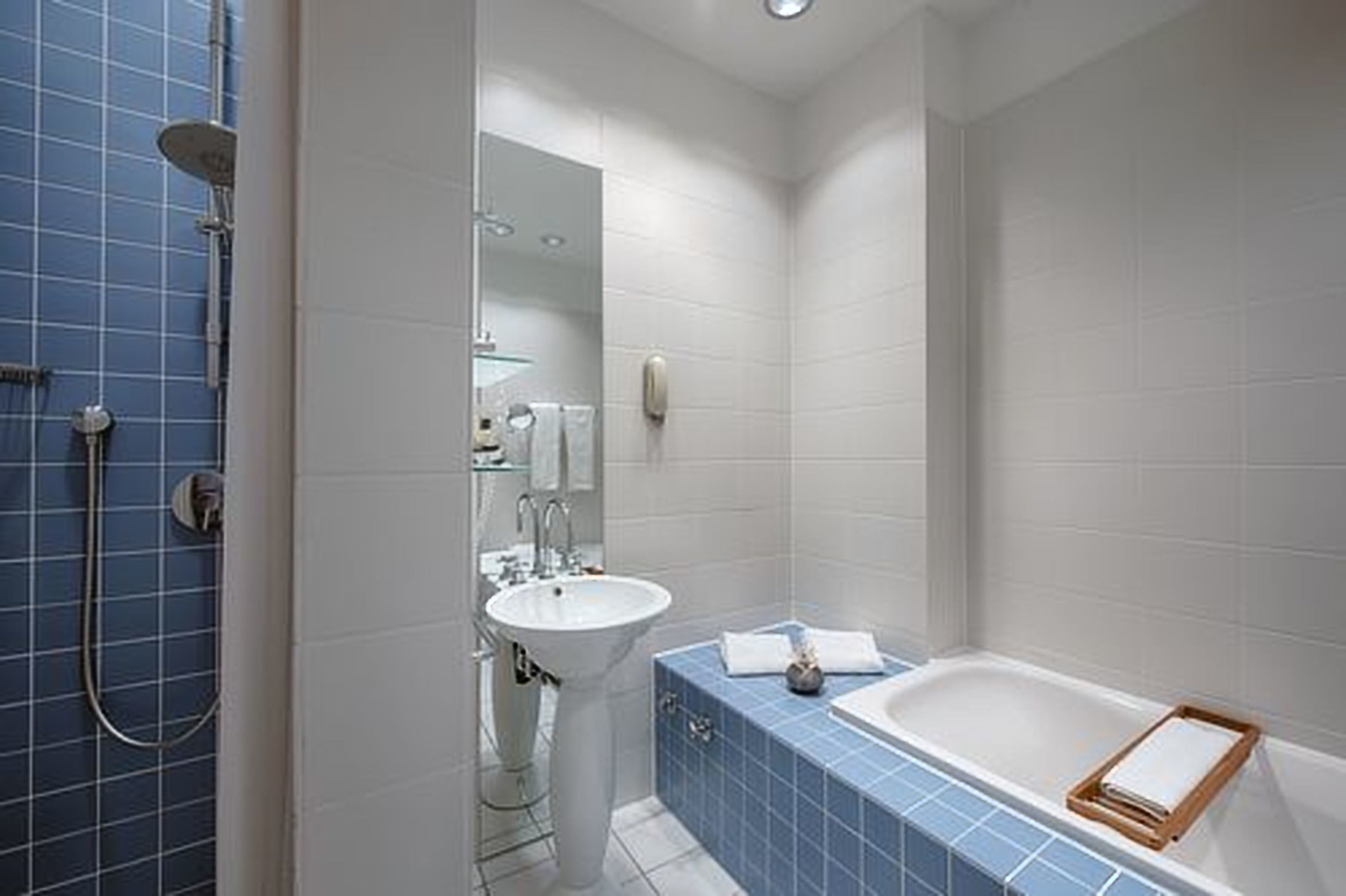 suite | premium bedding, minibar, in-room safe, desk