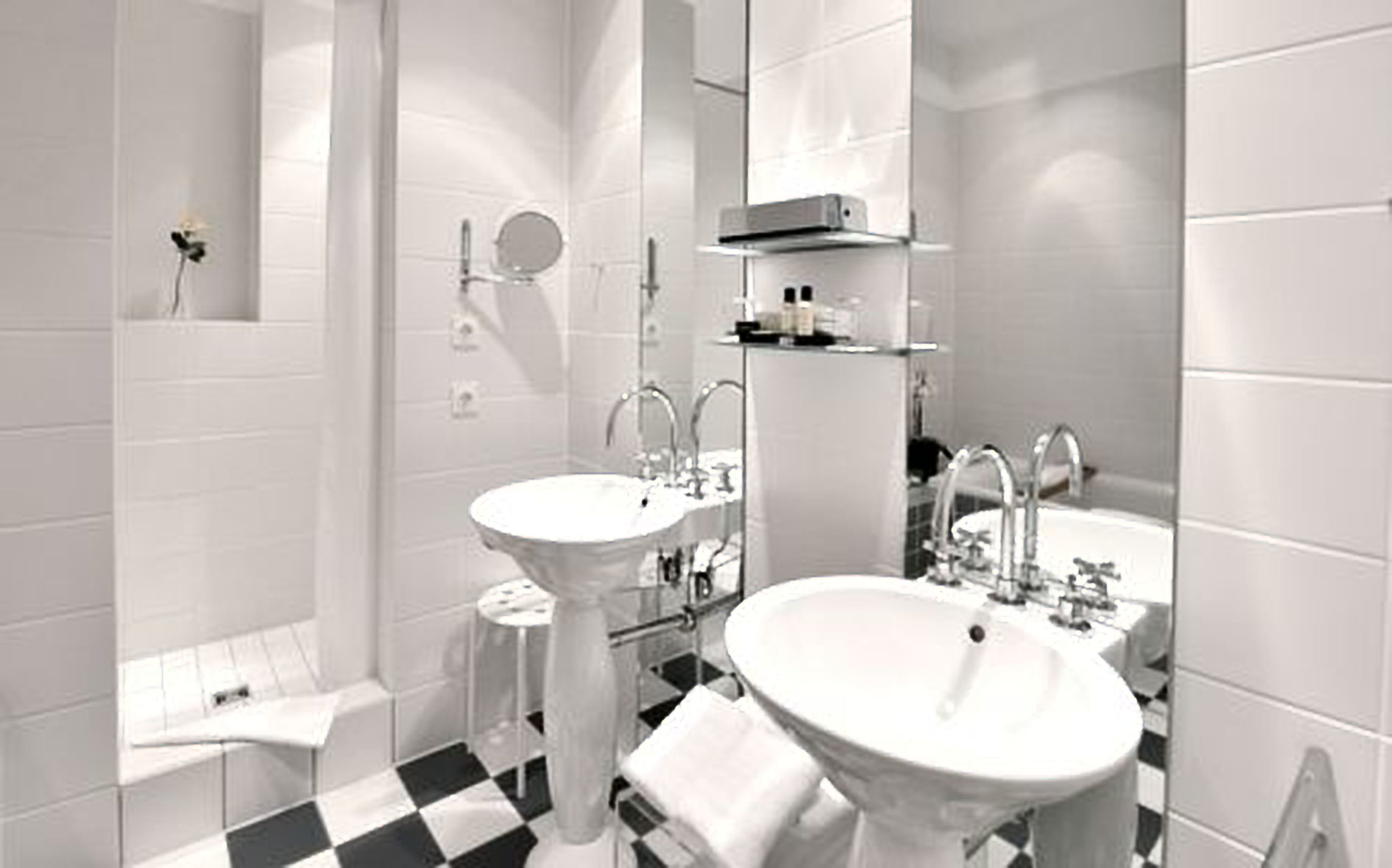 suite | bathroom | combined shower/bathtub, free toiletries, hair dryer, dressing gowns