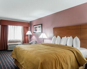 Desk, laptop workspace, iron/ironing board, rollaway beds - Quality Inn Marianna South (Marianna)
