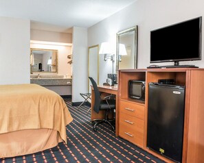 Desk, laptop workspace, iron/ironing board, rollaway beds - Quality Inn Marianna South (Marianna)