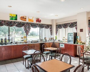 Free buffet breakfast - Quality Inn Marianna South (Marianna)