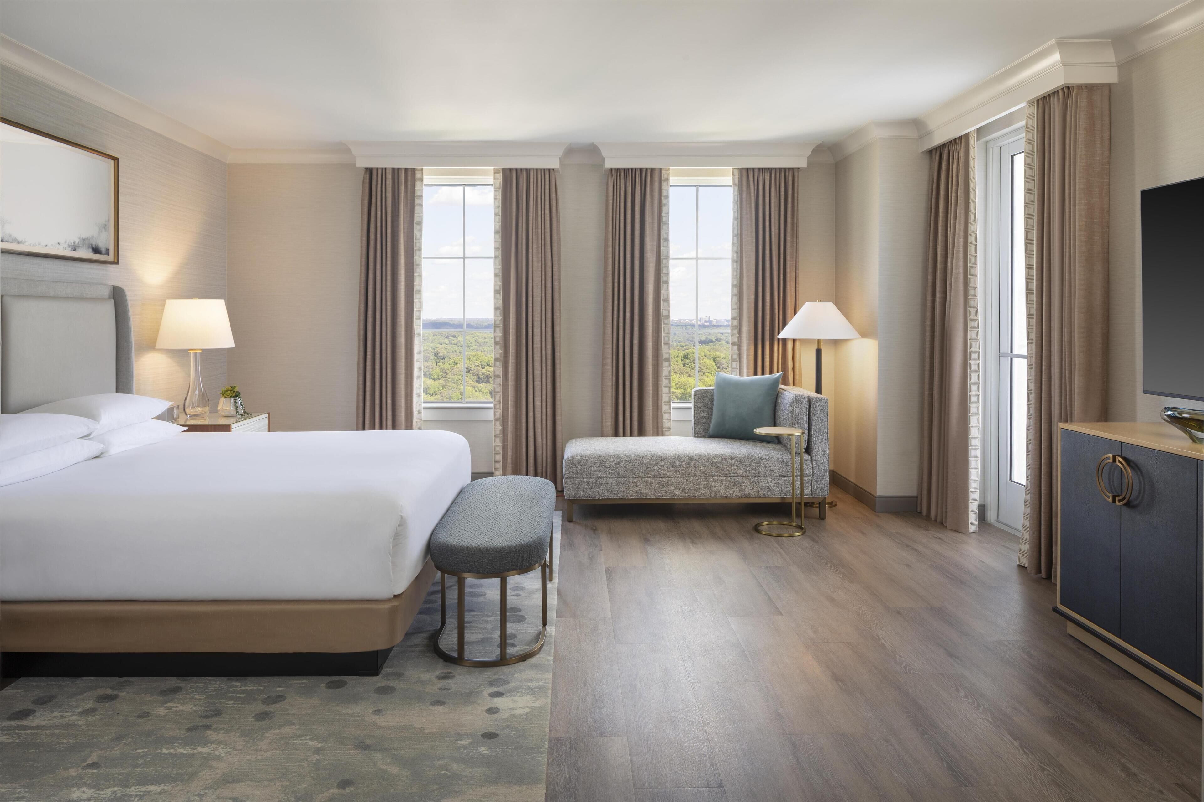 Ylelliset vuodevaatteet, untuvapeitot, pillowtop-patjalliset sängyt