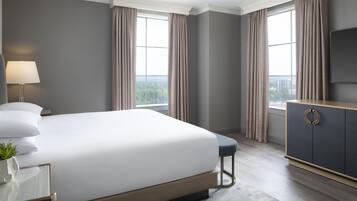 Luxury Suite | Premium bedding, down comforters, pillowtop beds, in-room safe