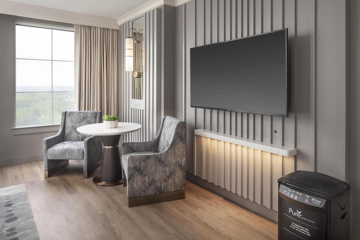 Zimmer (Pure) | Hochwertige Bettwaren, Daunenbettdecken, Pillowtop-Betten, Zimmersafe