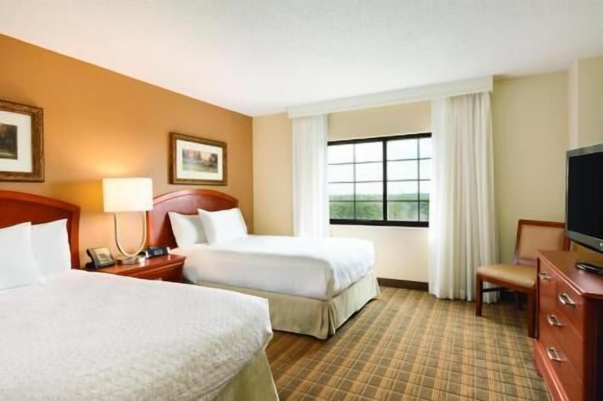 Premium bedding, in-room safe, desk, iron/ironing board