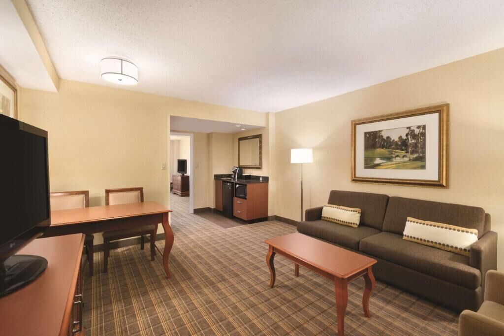 Living area | 37-inch flat-screen TV with cable channels, TV, pay movies