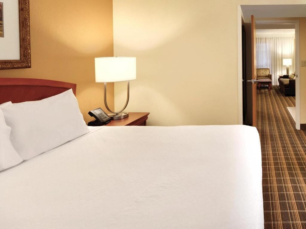 Premium bedding, in-room safe, desk, iron/ironing board