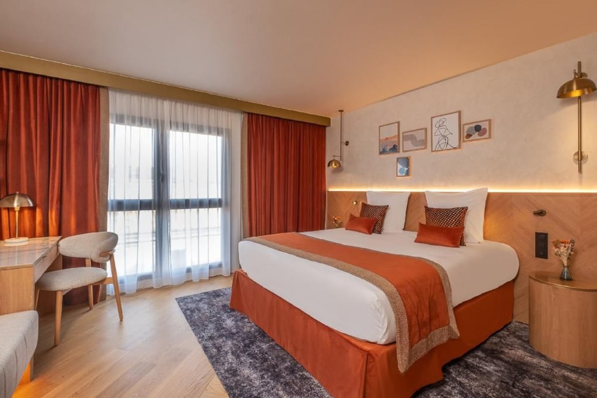Premium bedding, minibar, in-room safe, desk