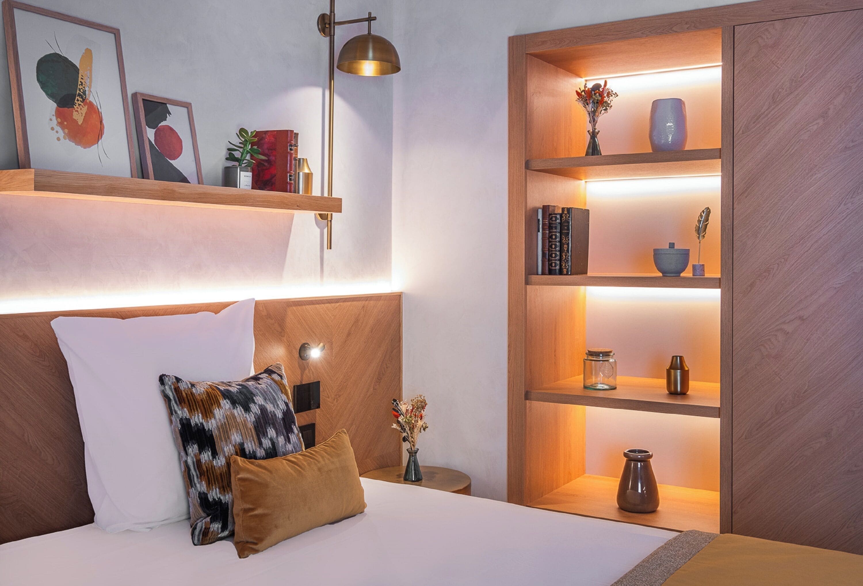 deluxe room | premium bedding, minibar, in-room safe, desk