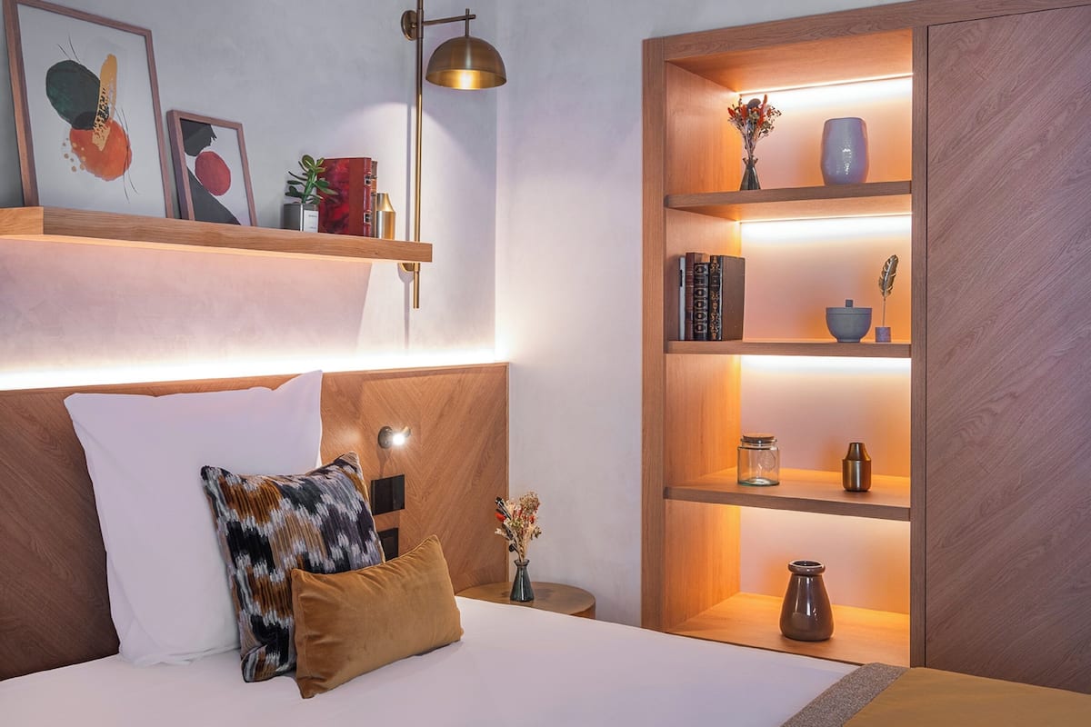 deluxe room | premium bedding, minibar, in-room safe, desk