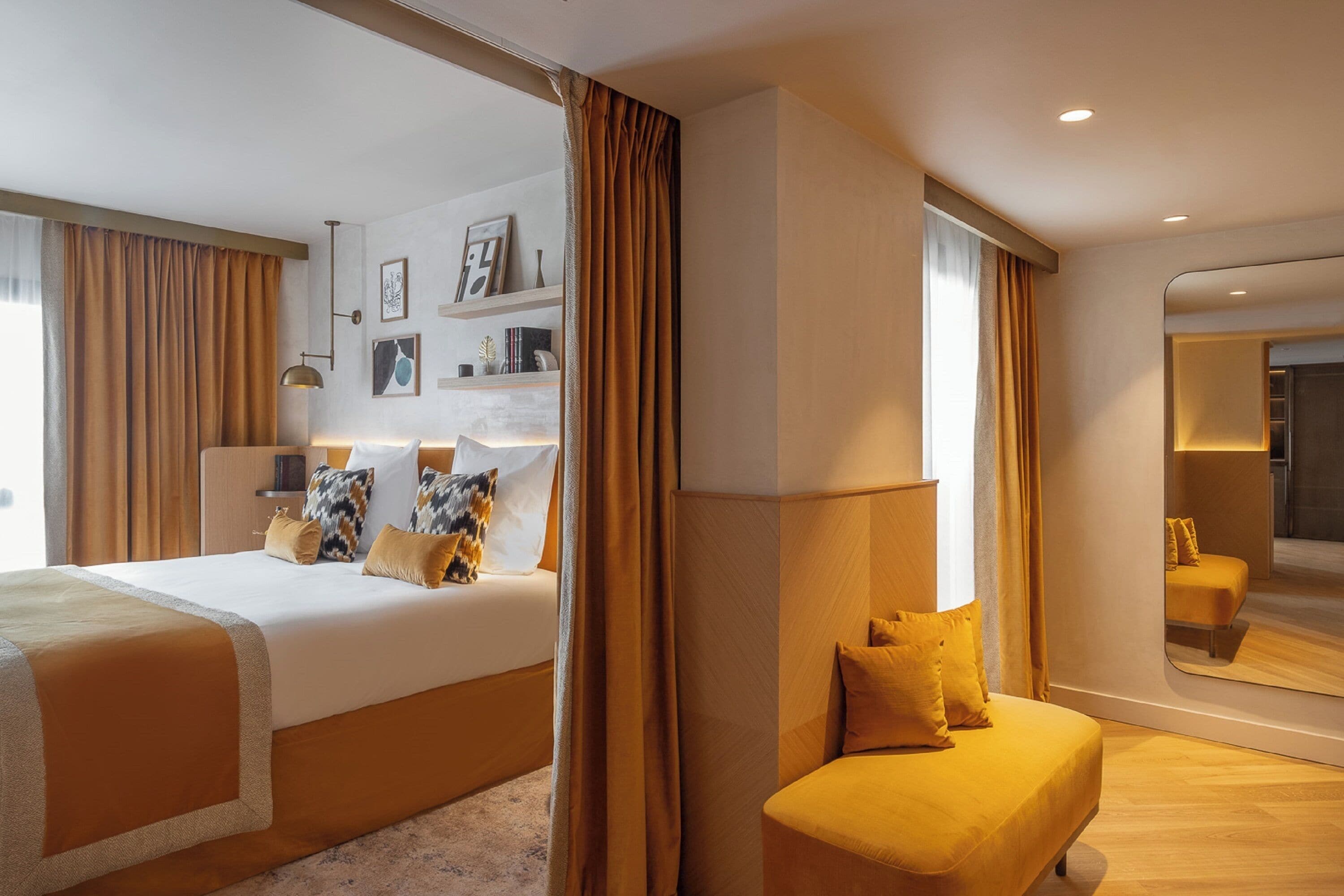 suite | premium bedding, minibar, in-room safe, desk