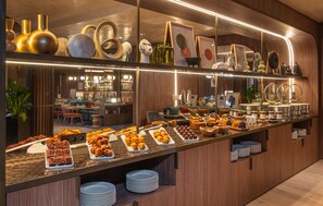 Desayuno completo todos los días (con cargo)