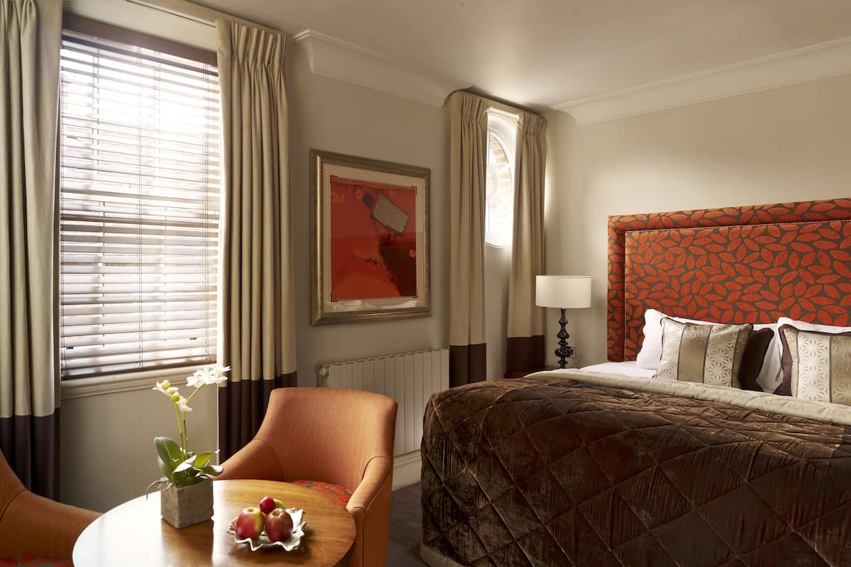 superior room | minibar, in-room safe, desk, iron/ironing board