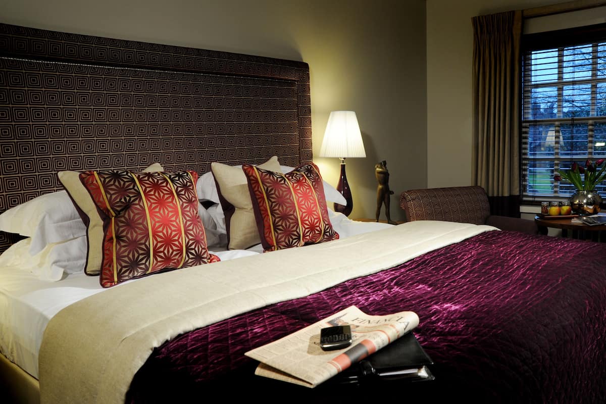 superior room | minibar, in-room safe, desk, iron/ironing board