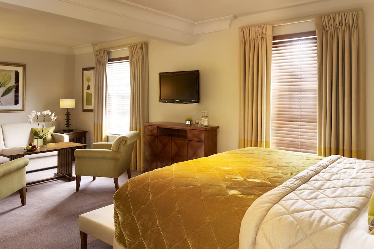 minibar, in-room safe, desk, iron/ironing board