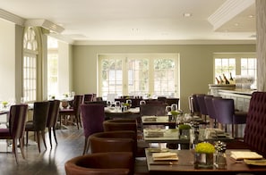 Breakfast, lunch, dinner served; al fresco dining