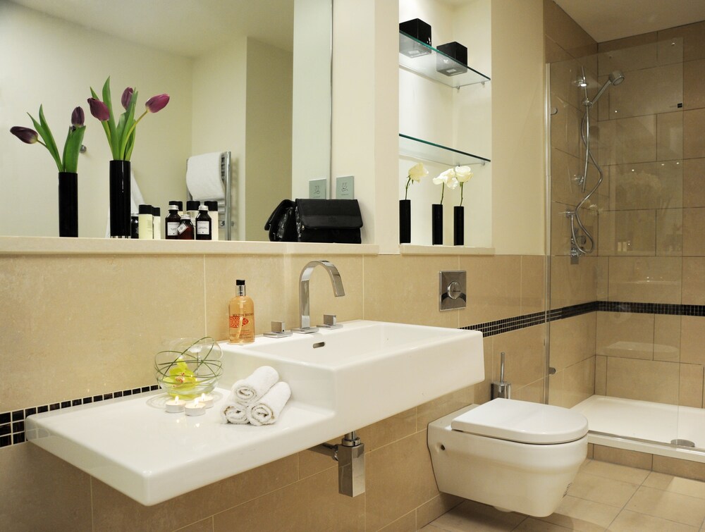 The Arden Hotel by null