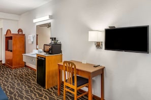 Desk, iron/ironing board, free WiFi, bed sheets