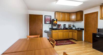 Econo Lodge Inn & Suites Albany North