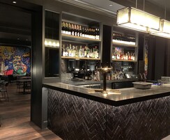 2 bares, bar en la azotea, bar de cocktails