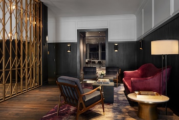 Sitting area in hotel lobby at Kixby