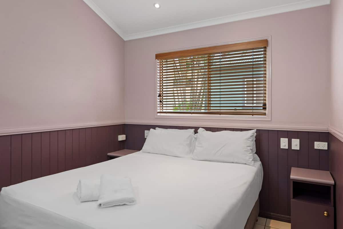 مكواة/لوح كي وواي فاي مجانًا وملاءات أسرّة ومُنبهات