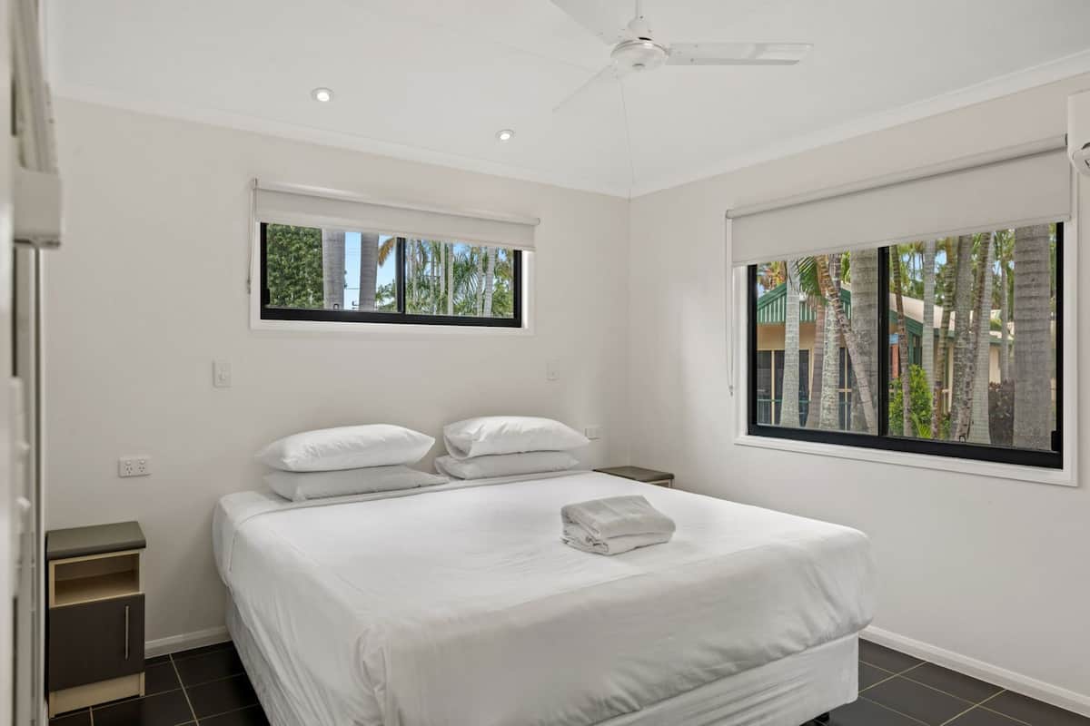 مكواة/لوح كي وواي فاي مجانًا وملاءات أسرّة ومُنبهات