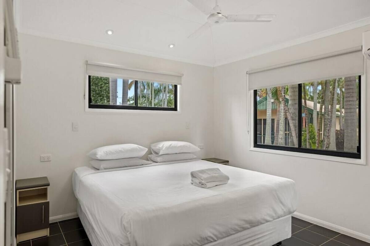 Iron/ironing board, free WiFi, bed sheets, alarm clocks