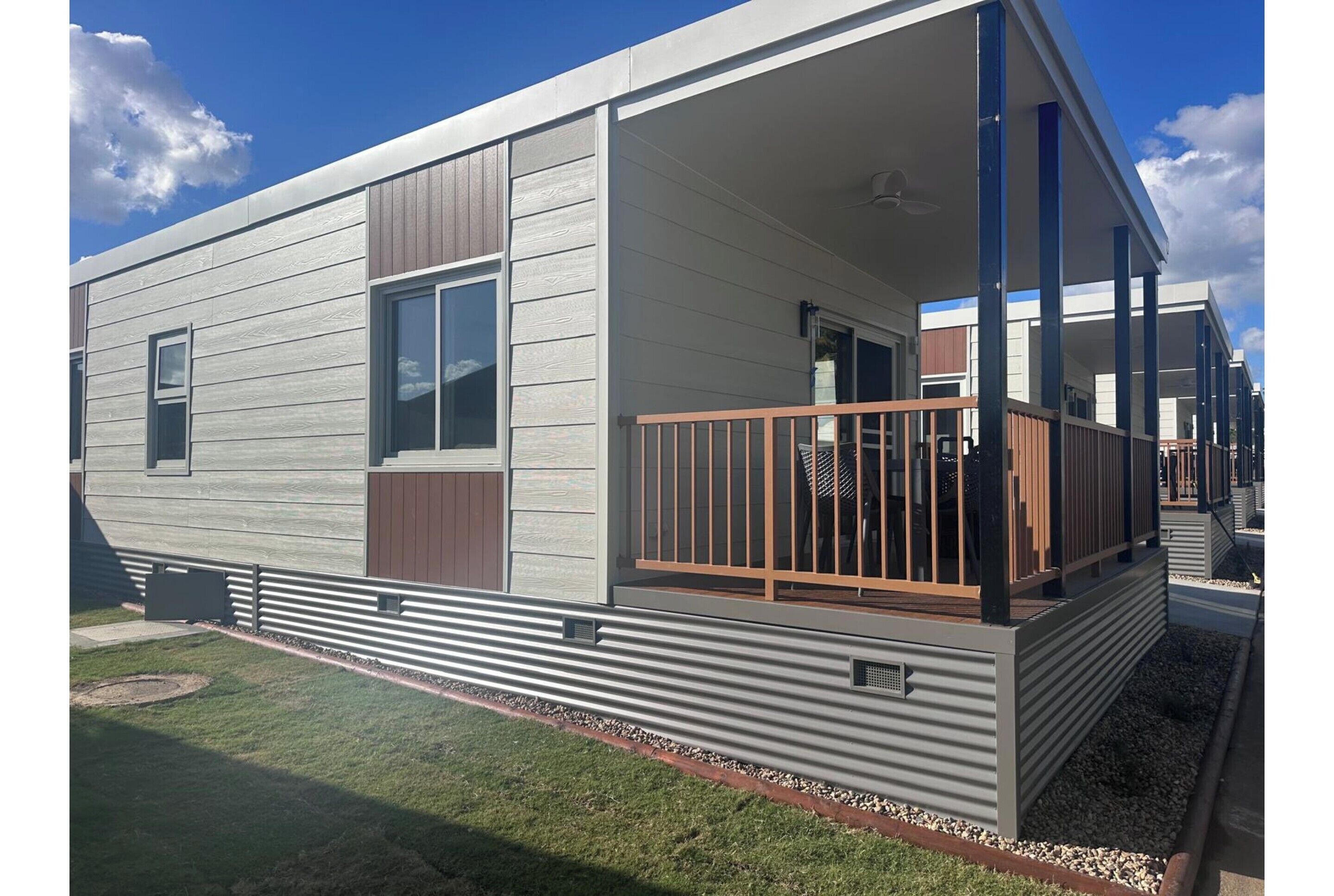 Deluxe 2 Bedroom Cabin - Sleeps 6