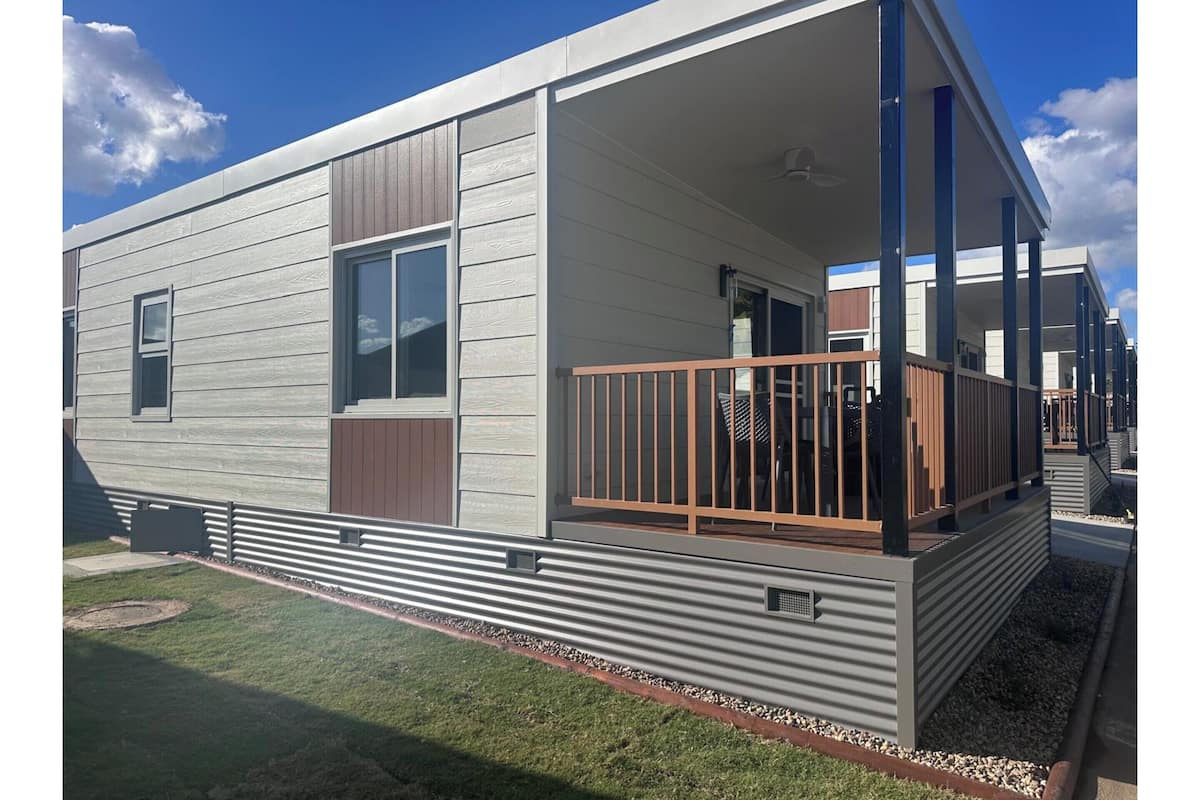 Deluxe 2 Bedroom Cabin - Sleeps 6