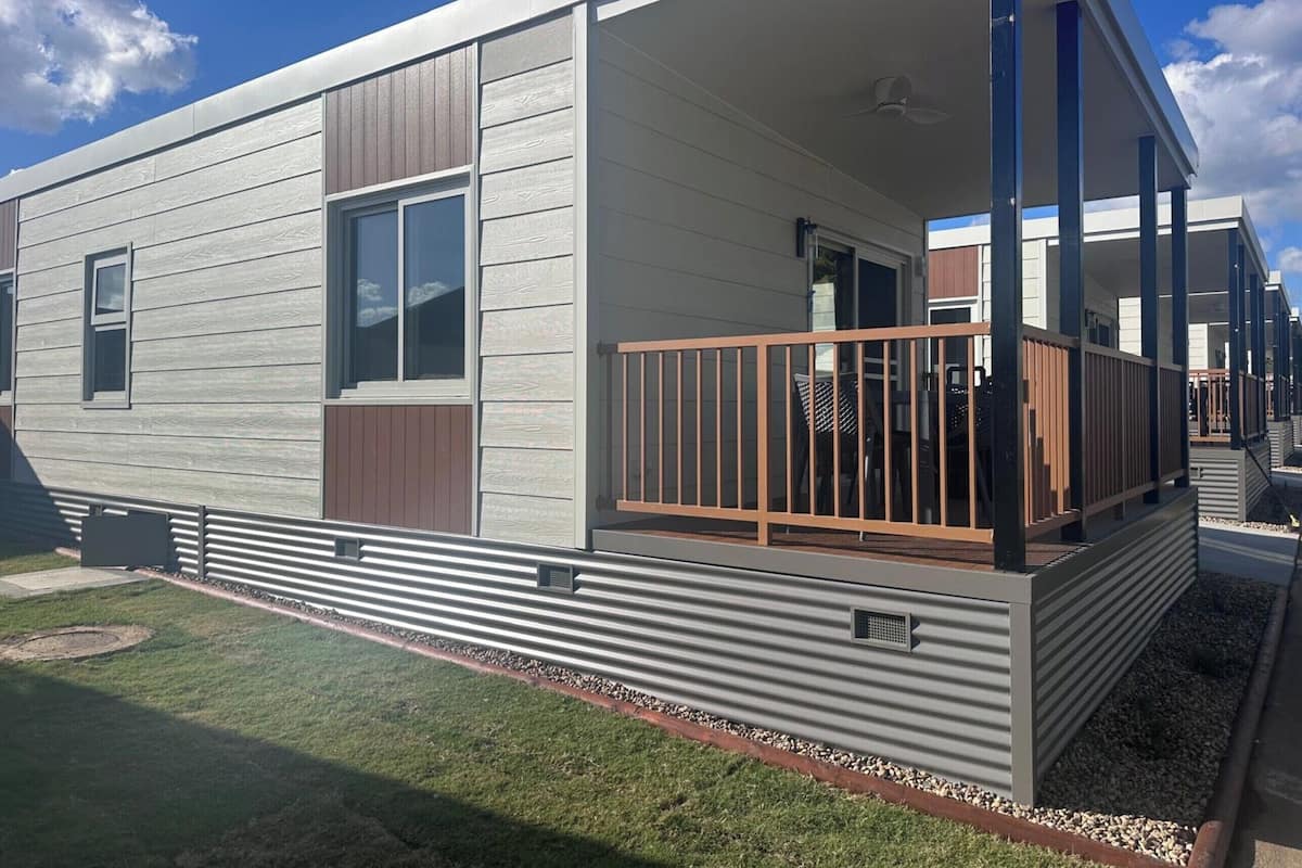 Deluxe 2 Bedroom Cabin - Sleeps 6 | Iron/ironing board, free WiFi, bed sheets, alarm clocks